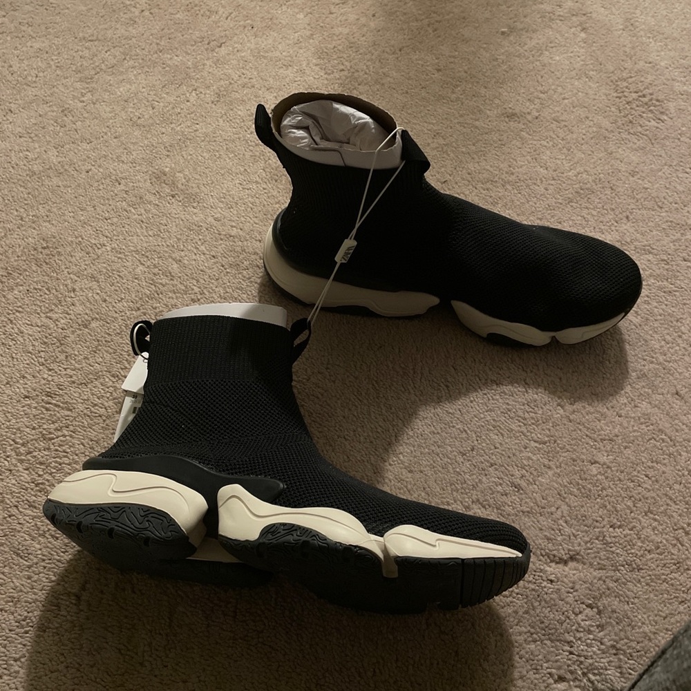 Sock shoes